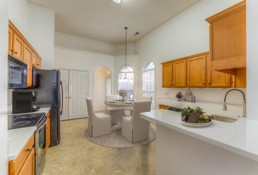 2715 BENDING ELM DR, Memphis, Tennessee 38016, 3 Bedrooms Bedrooms, 6 Rooms Rooms,2 BathroomsBathrooms,Residential,For Sale,BENDING ELM,10225495