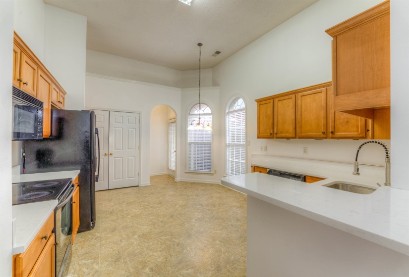 2715 BENDING ELM DR, Memphis, Tennessee 38016, 3 Bedrooms Bedrooms, 6 Rooms Rooms,2 BathroomsBathrooms,Residential,For Sale,BENDING ELM,10225495