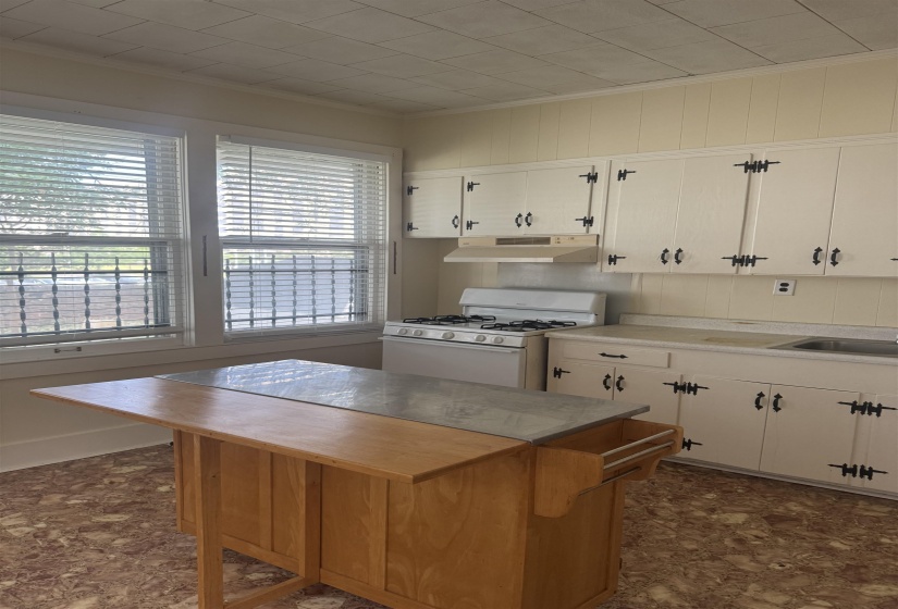 445 GARLAND ST, Memphis, Tennessee 38104, 2 Bedroom Bedrooms, 6 Room Rooms,1 BathroomBathrooms,Rental Properties,For Sale,GARLAND,0,10221884