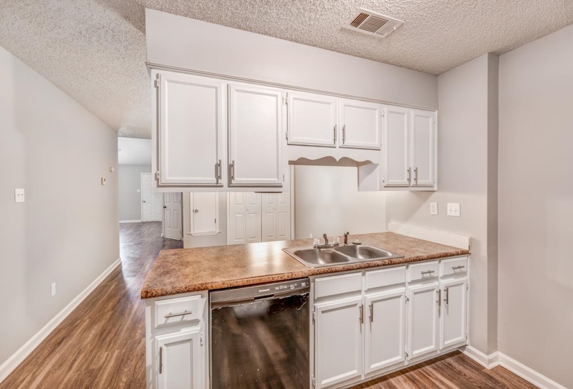 3612 SUNRAY CV, Bartlett, Tennessee 38135, 2 Bedrooms Bedrooms, 5 Rooms Rooms,2 BathroomsBathrooms,Residential,For Sale,SUNRAY,10224551