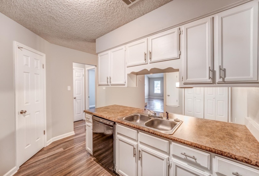 3612 SUNRAY CV, Bartlett, Tennessee 38135, 2 Bedrooms Bedrooms, 5 Rooms Rooms,2 BathroomsBathrooms,Residential,For Sale,SUNRAY,10224551