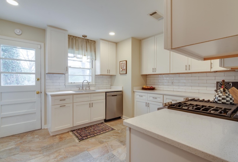 4336 HILLDALE AVE, Memphis, Tennessee 38117, 3 Bedrooms Bedrooms, 6 Rooms Rooms,2 BathroomsBathrooms,Residential,For Sale,HILLDALE,10225507