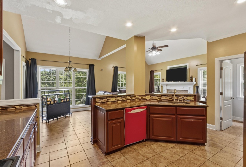 104 SPRINGBROOK DR, Jackson, Tennessee 38305-6230, 4 Bedroom Bedrooms, 8 Room Rooms,2.1 BathroomBathrooms,Residential,For Sale,SPRINGBROOK,0,10225513