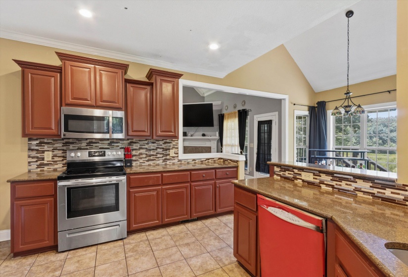 104 SPRINGBROOK DR, Jackson, Tennessee 38305-6230, 4 Bedroom Bedrooms, 8 Room Rooms,2.1 BathroomBathrooms,Residential,For Sale,SPRINGBROOK,0,10225513