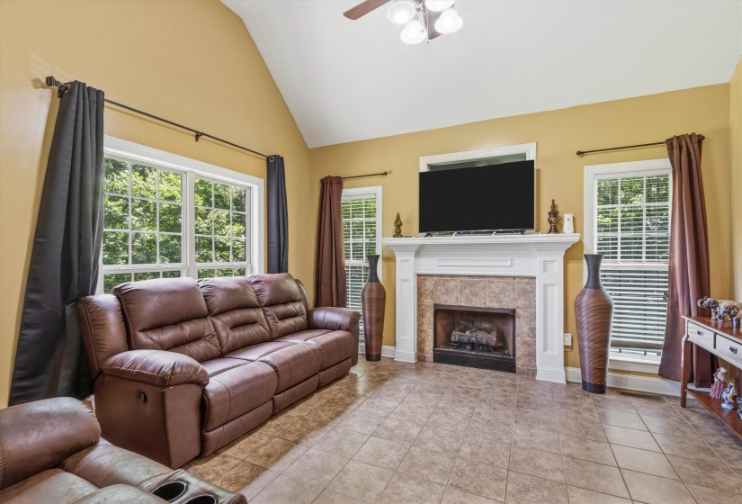104 SPRINGBROOK DR, Jackson, Tennessee 38305-6230, 4 Bedroom Bedrooms, 8 Room Rooms,2.1 BathroomBathrooms,Residential,For Sale,SPRINGBROOK,0,10225513
