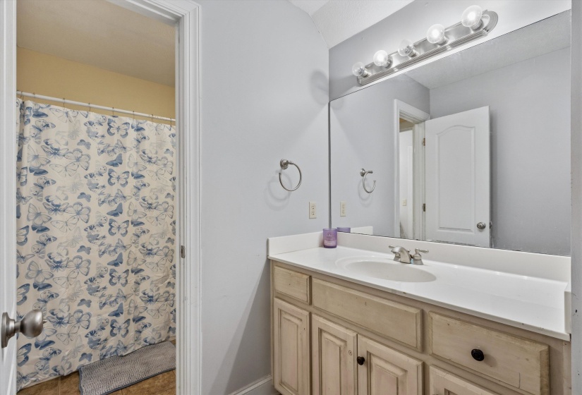 104 SPRINGBROOK DR, Jackson, Tennessee 38305-6230, 4 Bedroom Bedrooms, 8 Room Rooms,2.1 BathroomBathrooms,Residential,For Sale,SPRINGBROOK,0,10225513