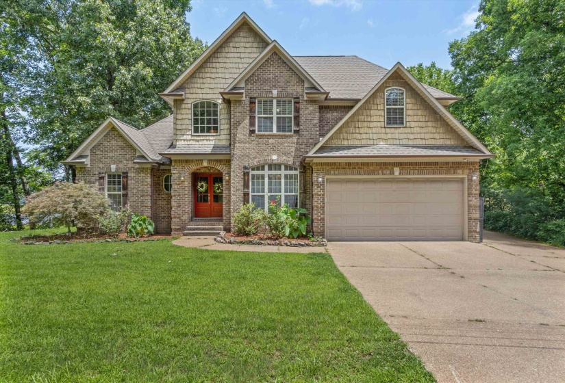 104 SPRINGBROOK DR, Jackson, Tennessee 38305-6230, 4 Bedroom Bedrooms, 8 Room Rooms,2.1 BathroomBathrooms,Residential,For Sale,SPRINGBROOK,0,10225513