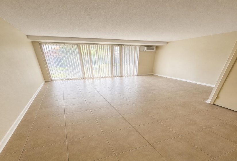 1271 POPLAR AVE, Memphis, Tennessee 38104, 1 Bedroom Bedrooms, 2 Room Rooms,1 BathroomBathrooms,Residential,For Sale,POPLAR,0,10225516