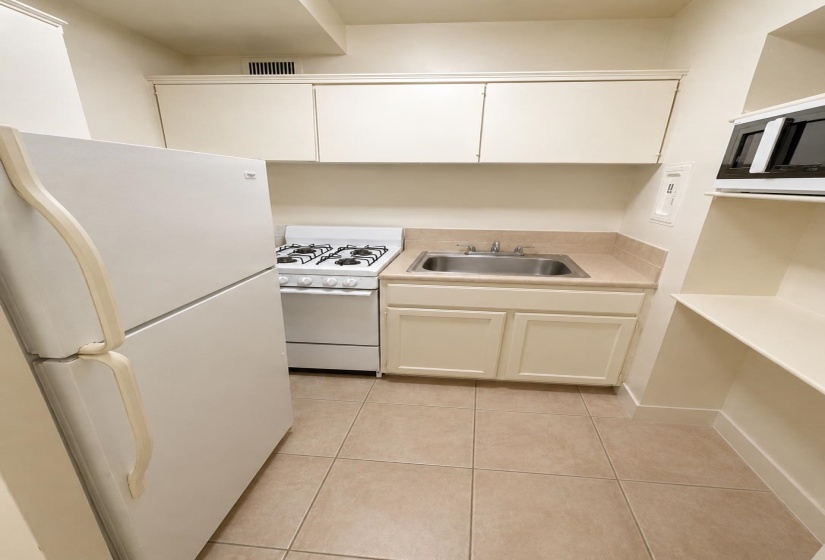 1271 POPLAR AVE, Memphis, Tennessee 38104, 1 Bedroom Bedrooms, 2 Room Rooms,1 BathroomBathrooms,Residential,For Sale,POPLAR,0,10225516