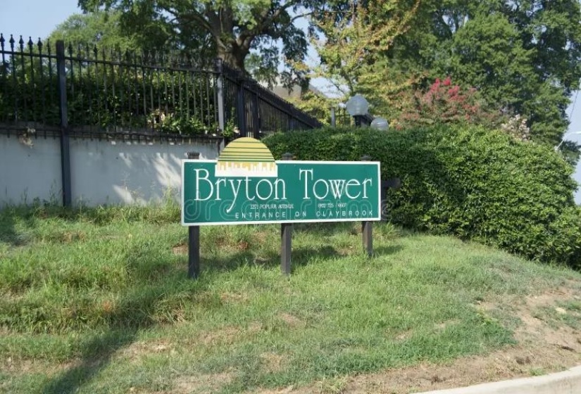 1271 POPLAR AVE, Memphis, Tennessee 38104, 1 Bedroom Bedrooms, 2 Room Rooms,1 BathroomBathrooms,Residential,For Sale,POPLAR,0,10225516