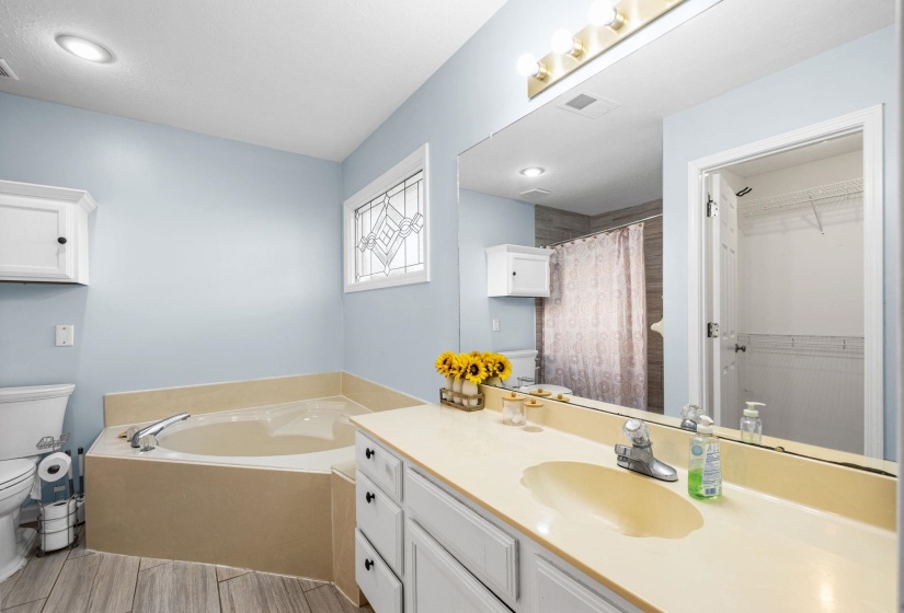 4170 TUTWILER AVE, Memphis, Tennessee 38122, 3 Bedroom Bedrooms, 1 Room Rooms,2.1 BathroomBathrooms,Residential,For Sale,TUTWILER,0,10225521