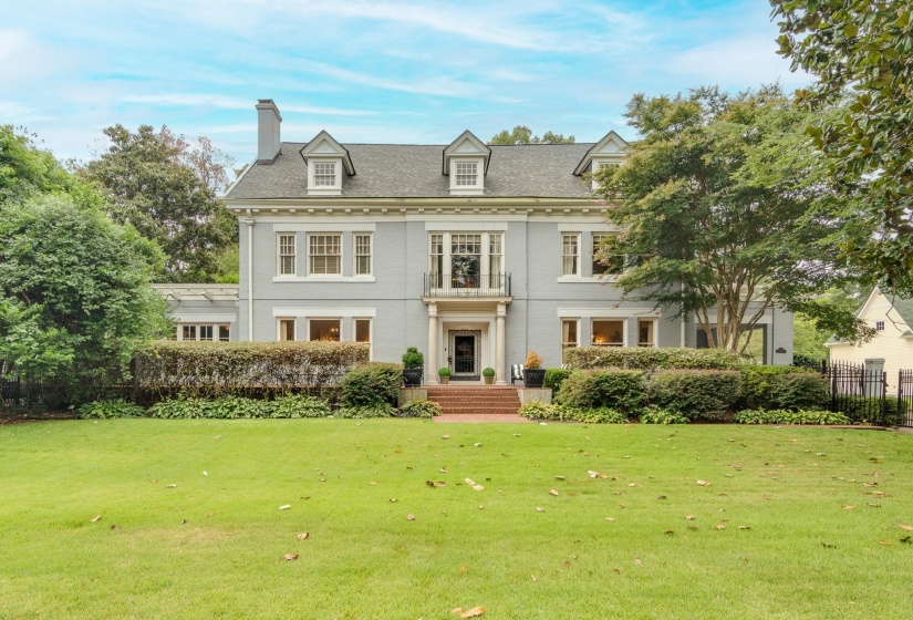 2221 POPLAR AVE, Memphis, Tennessee 38104, 5 Bedroom Bedrooms, 12 Room Rooms,4.3 BathroomBathrooms,Residential,For Sale,POPLAR,0,10225522