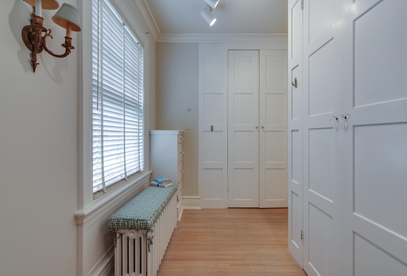 2221 POPLAR AVE, Memphis, Tennessee 38104, 5 Bedroom Bedrooms, 12 Room Rooms,4.3 BathroomBathrooms,Residential,For Sale,POPLAR,0,10225522