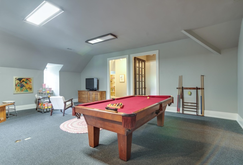 2221 POPLAR AVE, Memphis, Tennessee 38104, 5 Bedroom Bedrooms, 12 Room Rooms,4.3 BathroomBathrooms,Residential,For Sale,POPLAR,0,10225522
