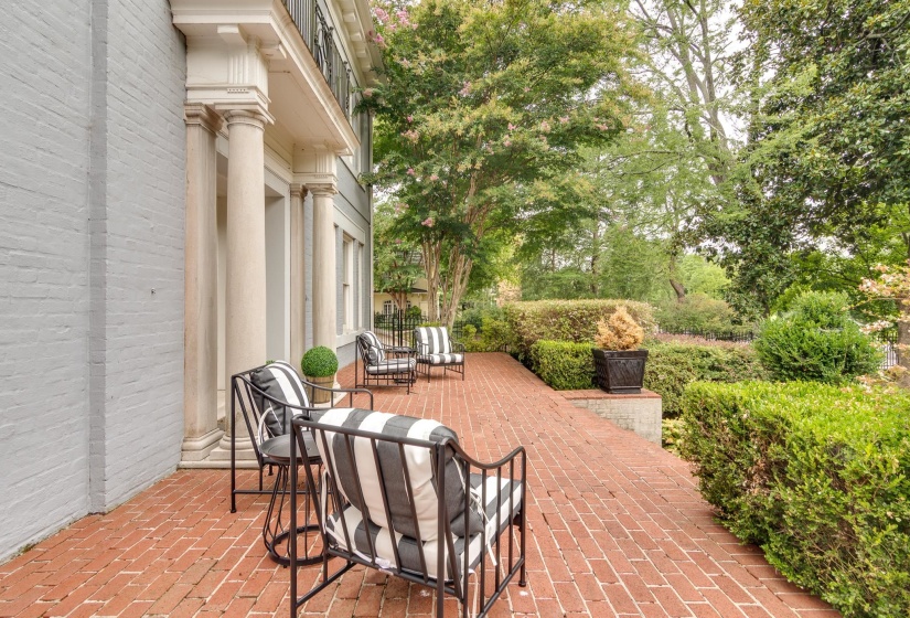 2221 POPLAR AVE, Memphis, Tennessee 38104, 5 Bedroom Bedrooms, 12 Room Rooms,4.3 BathroomBathrooms,Residential,For Sale,POPLAR,0,10225522
