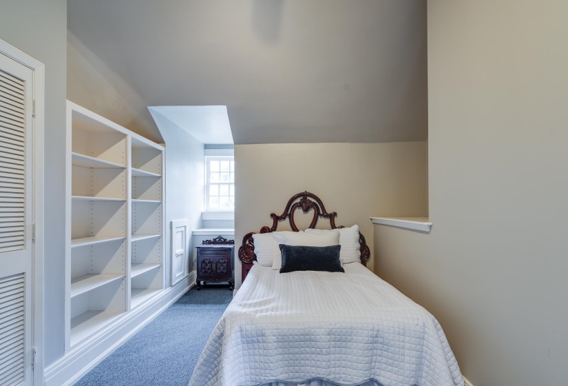 2221 POPLAR AVE, Memphis, Tennessee 38104, 5 Bedroom Bedrooms, 12 Room Rooms,4.3 BathroomBathrooms,Residential,For Sale,POPLAR,0,10225522