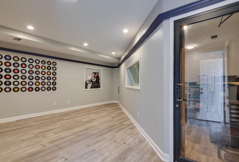 2221 POPLAR AVE, Memphis, Tennessee 38104, 5 Bedroom Bedrooms, 12 Room Rooms,4.3 BathroomBathrooms,Residential,For Sale,POPLAR,0,10225522