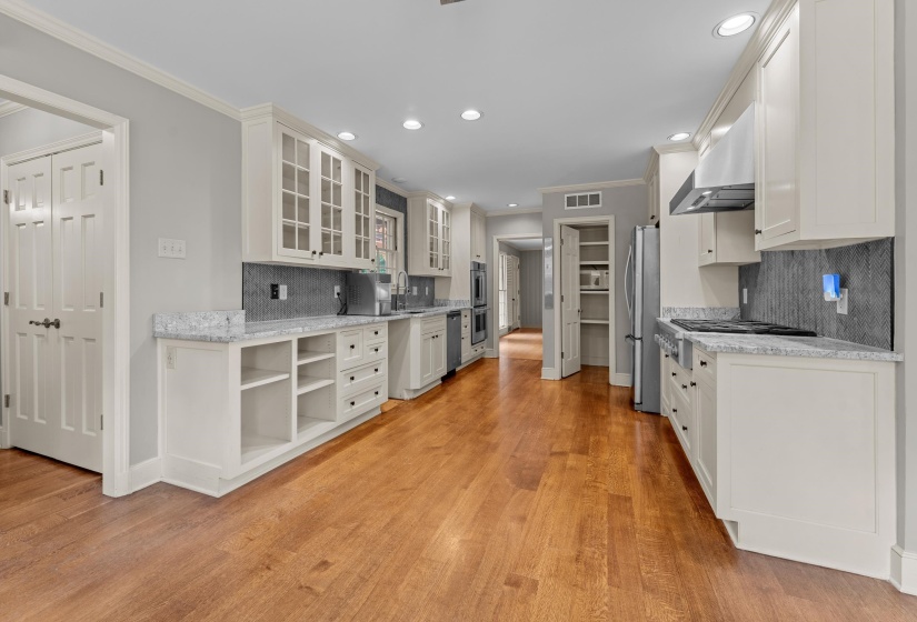 4205 PARK AVE, Memphis, Tennessee 38117, 4 Bedrooms Bedrooms, 9 Rooms Rooms,5 BathroomsBathrooms,Residential,For Sale,PARK,10225534