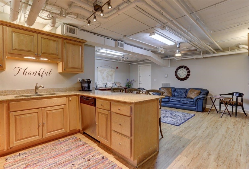 95 MAIN ST, Memphis, Tennessee 38103, 3 Bedrooms Bedrooms, 5 Rooms Rooms,2.1 BathroomsBathrooms,Residential,For Sale,MAIN,10195821