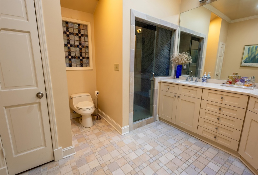 510 BERKELEY SQ, Memphis, Tennessee 38120, 4 Bedrooms Bedrooms, 8 Rooms Rooms,2.1 BathroomsBathrooms,Rental Properties,For Sale,BERKELEY,10225571