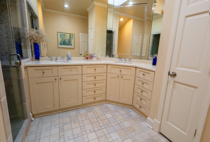 510 BERKELEY SQ, Memphis, Tennessee 38120, 4 Bedrooms Bedrooms, 8 Rooms Rooms,2.1 BathroomsBathrooms,Rental Properties,For Sale,BERKELEY,10225571