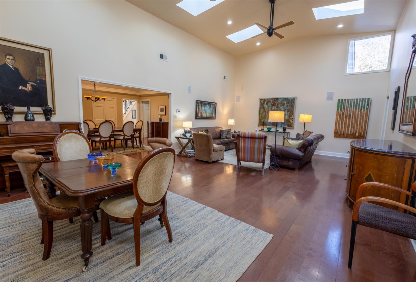 510 BERKELEY SQ, Memphis, Tennessee 38120, 4 Bedrooms Bedrooms, 8 Rooms Rooms,2.1 BathroomsBathrooms,Rental Properties,For Sale,BERKELEY,10225571