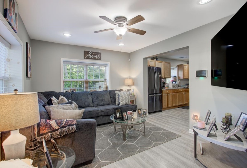 Living area featuring a ceiling fan, healthy amount of natural light, recessed lighting, and light colored floors