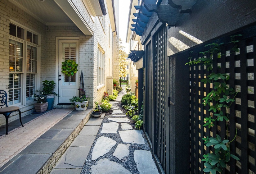 1911 HAZELTON DR, Germantown, Tennessee 38138, 5 Bedroom Bedrooms, 11 Room Rooms,4.2 BathroomBathrooms,Residential,For Sale,HAZELTON,0,10225550