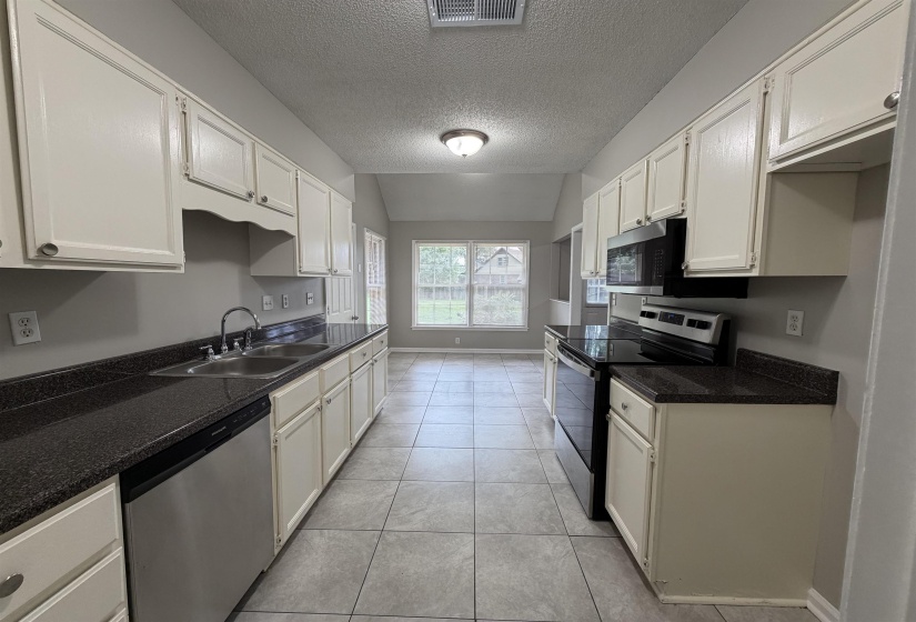 2826 LANTHORN DR, Cordova, Tennessee 38016, 4 Bedroom Bedrooms, 8 Room Rooms,3 BathroomBathrooms,Residential,For Sale,LANTHORN,0,10225553
