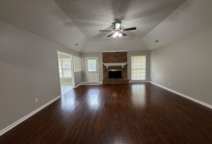 2826 LANTHORN DR, Cordova, Tennessee 38016, 4 Bedroom Bedrooms, 8 Room Rooms,3 BathroomBathrooms,Residential,For Sale,LANTHORN,0,10225553
