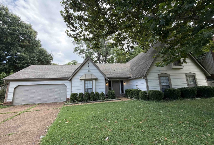 2826 LANTHORN DR, Cordova, Tennessee 38016, 4 Bedroom Bedrooms, 8 Room Rooms,3 BathroomBathrooms,Residential,For Sale,LANTHORN,0,10225553
