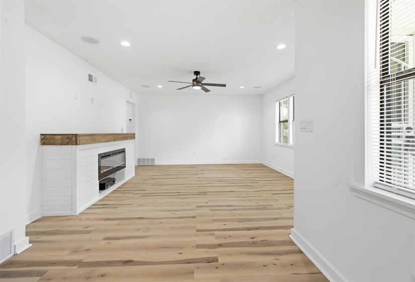 1107 RAINES RD, Memphis, Tennessee 38109, 3 Bedrooms Bedrooms, 5 Rooms Rooms,1 BathroomBathrooms,Residential,For Sale,RAINES,10225557