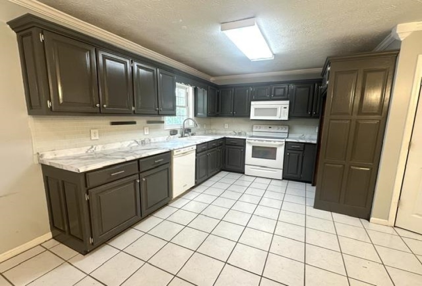 50 BOBBIE ANN DR, Savannah, Tennessee 38372, 3 Bedroom Bedrooms, 8 Room Rooms,2 BathroomBathrooms,Residential,For Sale,BOBBIE ANN,0,10225562