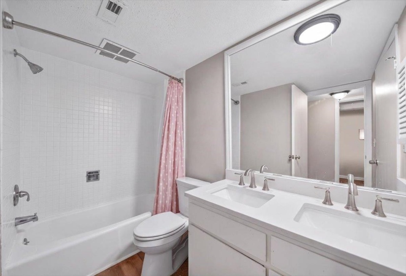 6633 POPLAR WOODS CIR, Germantown, Tennessee 38138, 2 Bedrooms Bedrooms, 5 Rooms Rooms,2 BathroomsBathrooms,Residential,For Sale,POPLAR WOODS,10225568