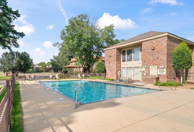 6633 POPLAR WOODS CIR, Germantown, Tennessee 38138, 2 Bedrooms Bedrooms, 5 Rooms Rooms,2 BathroomsBathrooms,Residential,For Sale,POPLAR WOODS,10225568