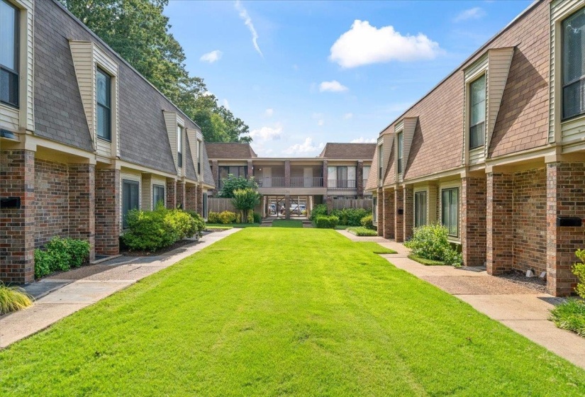 6633 POPLAR WOODS CIR, Germantown, Tennessee 38138, 2 Bedrooms Bedrooms, 5 Rooms Rooms,2 BathroomsBathrooms,Residential,For Sale,POPLAR WOODS,10225568