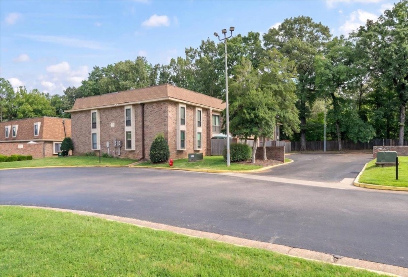6633 POPLAR WOODS CIR, Germantown, Tennessee 38138, 2 Bedrooms Bedrooms, 5 Rooms Rooms,2 BathroomsBathrooms,Residential,For Sale,POPLAR WOODS,10225568