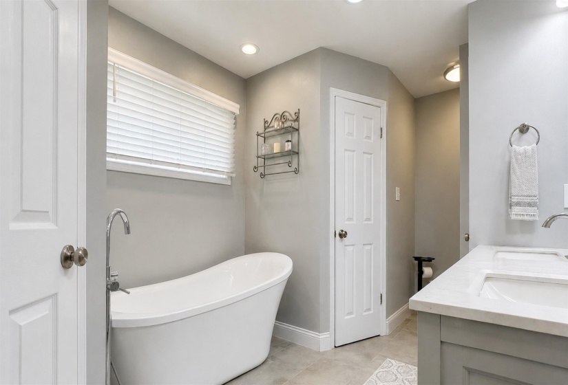 8818 KENBROOK CV, Memphis, Tennessee 38018, 4 Bedrooms Bedrooms, 7 Rooms Rooms,2.1 BathroomsBathrooms,Residential,For Sale,KENBROOK,10225577