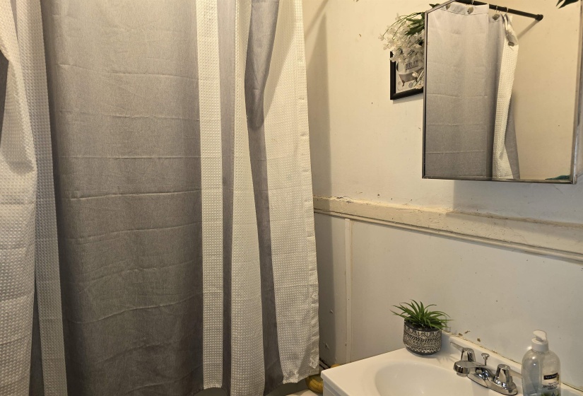 1484 MAPLEWOOD ST, Memphis, Tennessee 38108, 2 Bedrooms Bedrooms, 5 Rooms Rooms,1 BathroomBathrooms,Residential,For Sale,MAPLEWOOD,10225583