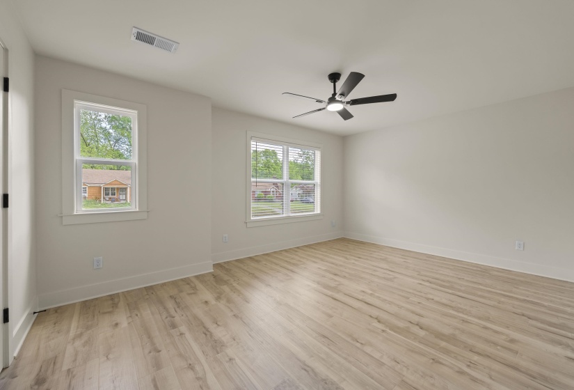 Unfurnished room with light wood finished floors and ceiling fan