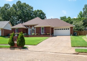 2241 OAK HOLLOW LN, Memphis, Tennessee 38016, 4 Bedrooms Bedrooms, 7 Rooms Rooms,2.1 BathroomsBathrooms,Residential,For Sale,OAK HOLLOW,10225596 2241 OAK HOLLOW LN, Memphis, Tennessee 38016, 4 Bedrooms Bedrooms, 7 Rooms Rooms,2.1 BathroomsBathrooms,Residential,For Sale,OAK HOLLOW,10225596