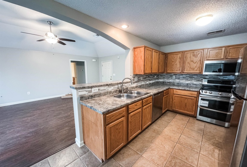 1532 PEMBERTON LN, Cordova, Tennessee 38016, 3 Bedrooms Bedrooms, 6 Rooms Rooms,2 BathroomsBathrooms,Rental Properties,For Sale,PEMBERTON,10225635