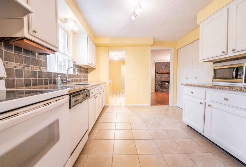 8497 BERGEN CV, Memphis, Tennessee 38018, 5 Bedroom Bedrooms, 10 Room Rooms,3.1 BathroomBathrooms,Residential,For Sale,BERGEN,0,10218639