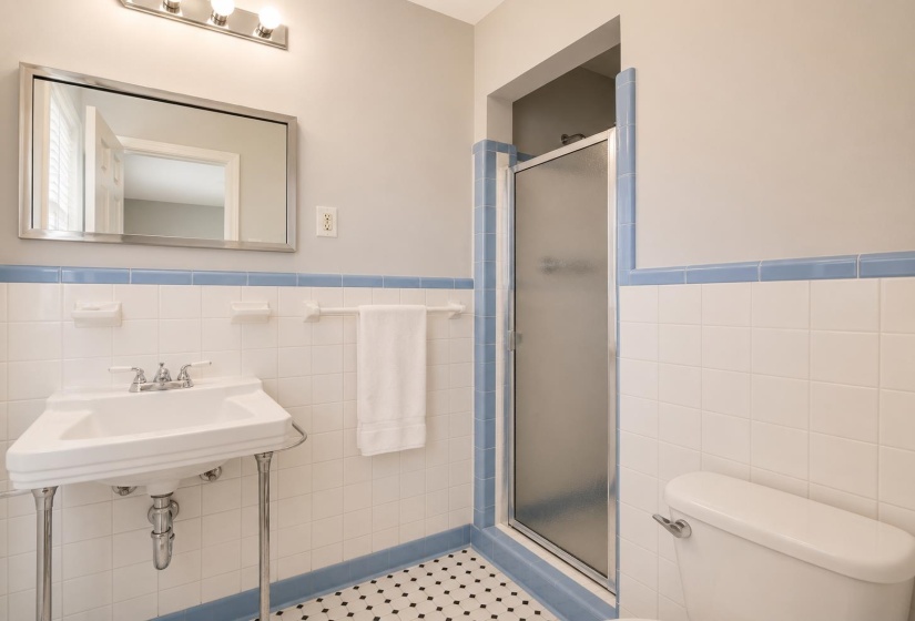 4980 DEE RD, Memphis, Tennessee 38117, 3 Bedroom Bedrooms, 6 Room Rooms,2 BathroomBathrooms,Residential,For Sale,DEE,0,10222955
