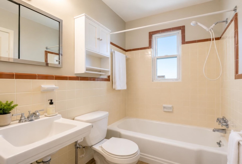 4980 DEE RD, Memphis, Tennessee 38117, 3 Bedroom Bedrooms, 6 Room Rooms,2 BathroomBathrooms,Residential,For Sale,DEE,0,10222955
