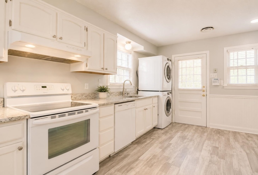 4980 DEE RD, Memphis, Tennessee 38117, 3 Bedroom Bedrooms, 6 Room Rooms,2 BathroomBathrooms,Residential,For Sale,DEE,0,10222955