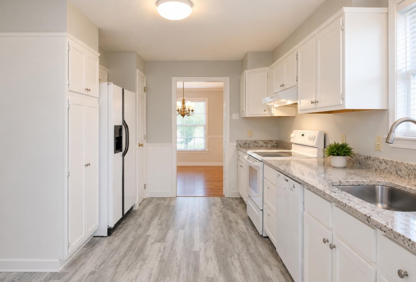 4980 DEE RD, Memphis, Tennessee 38117, 3 Bedroom Bedrooms, 6 Room Rooms,2 BathroomBathrooms,Residential,For Sale,DEE,0,10222955