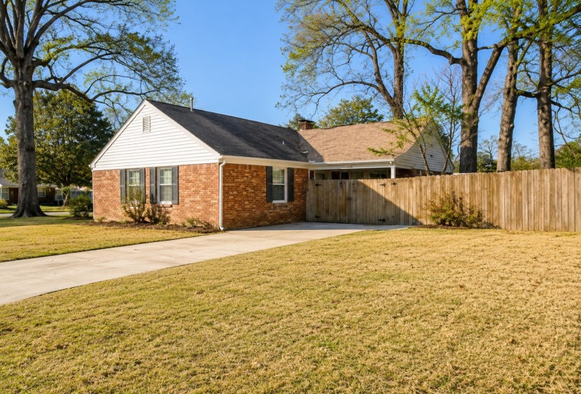 4980 DEE RD, Memphis, Tennessee 38117, 3 Bedroom Bedrooms, 6 Room Rooms,2 BathroomBathrooms,Residential,For Sale,DEE,0,10222955