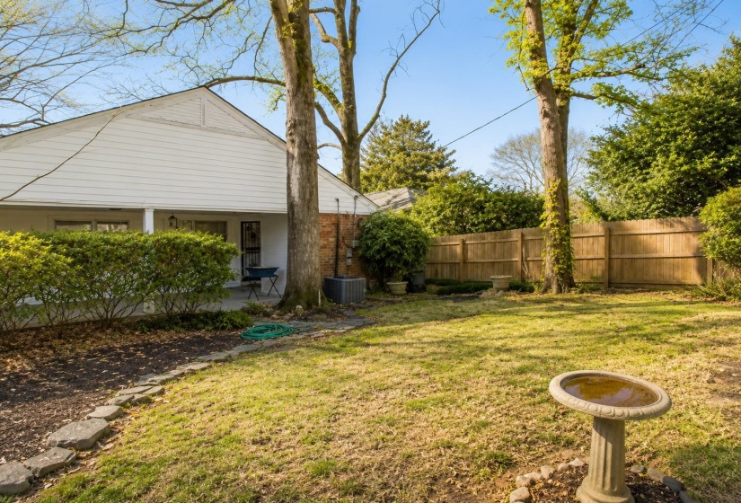 4980 DEE RD, Memphis, Tennessee 38117, 3 Bedroom Bedrooms, 6 Room Rooms,2 BathroomBathrooms,Residential,For Sale,DEE,0,10222955