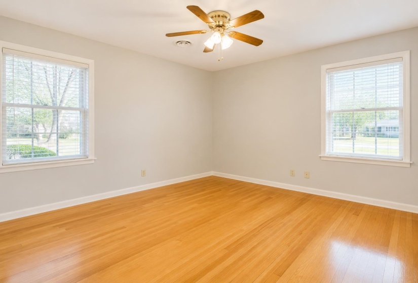 4980 DEE RD, Memphis, Tennessee 38117, 3 Bedroom Bedrooms, 6 Room Rooms,2 BathroomBathrooms,Residential,For Sale,DEE,0,10222955